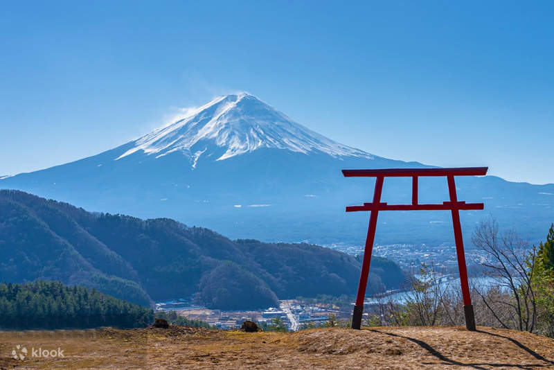 13-person group to visit the popular Mt. Fuji attractions] Sky 